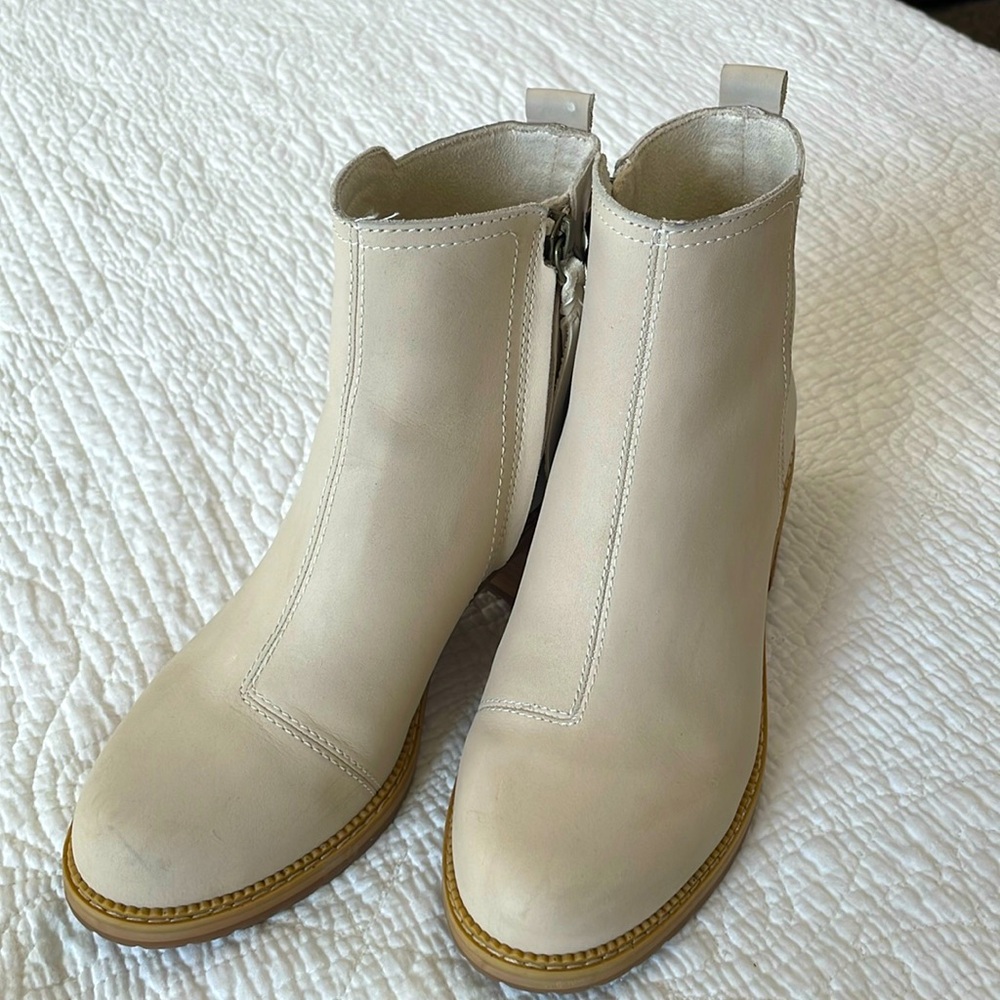 Tom’s Marina Bootie, size 7.5. Cream Ankle Boots with Chunky 2” Heel